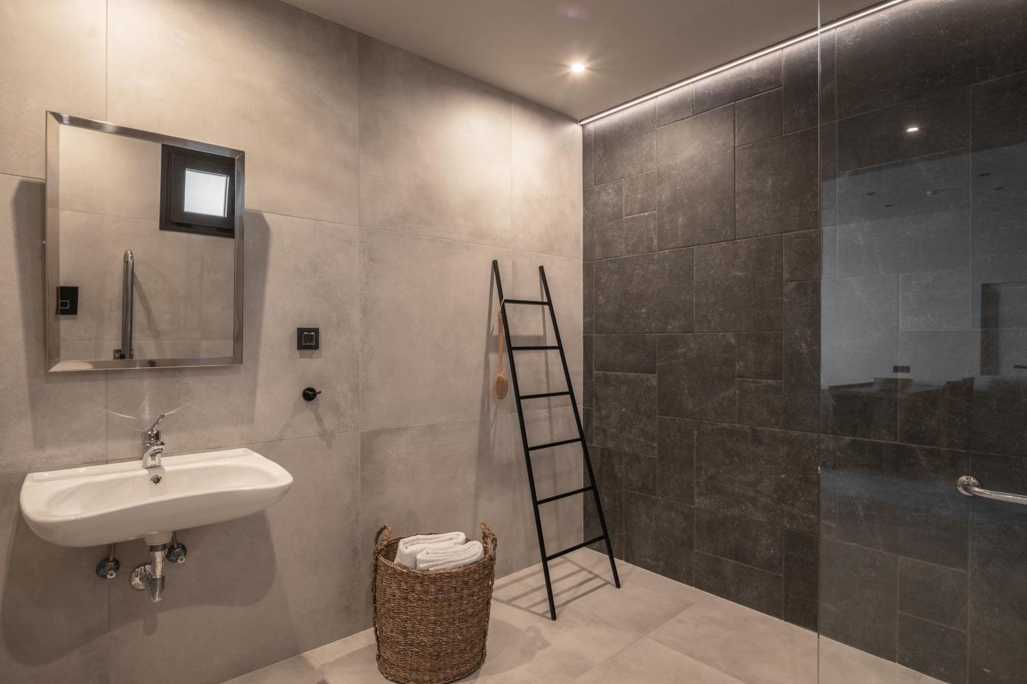 Aku Suites With Private Pools Stalida Room photo